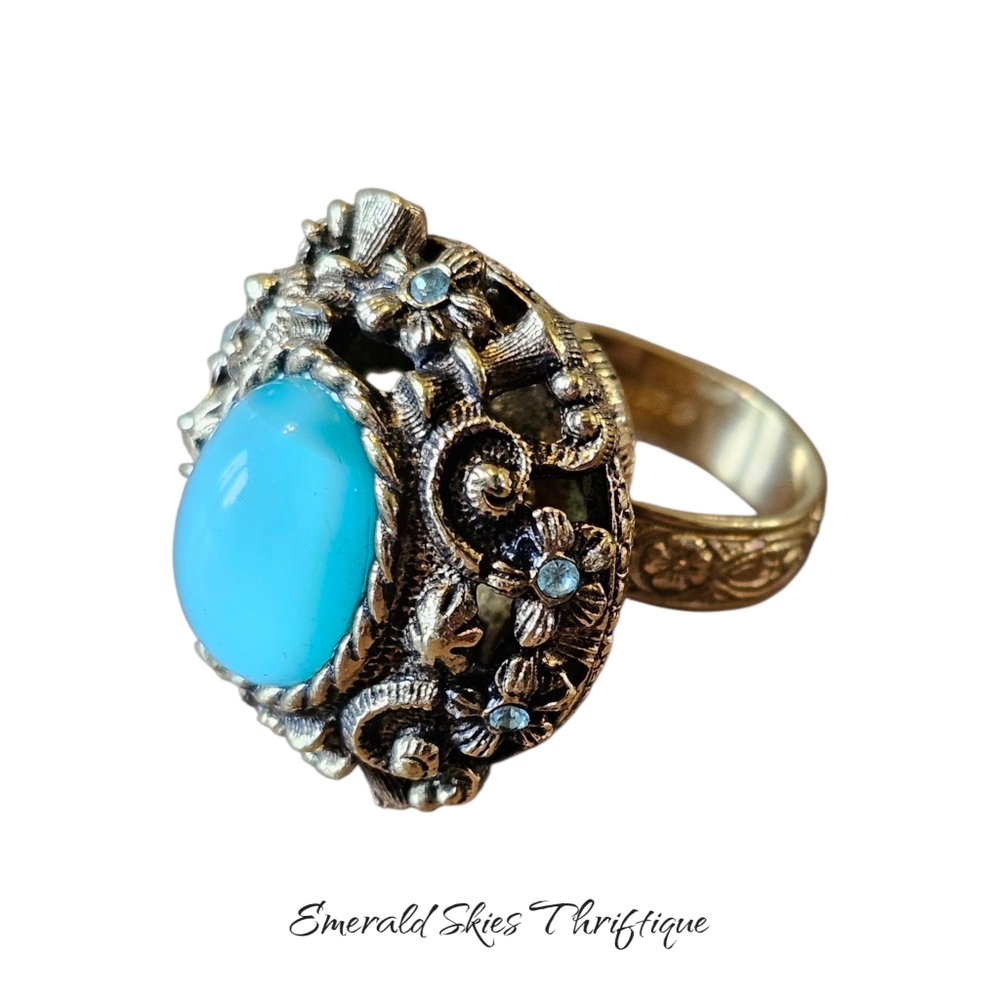 Sarah Coventry Gold and Blue Ring